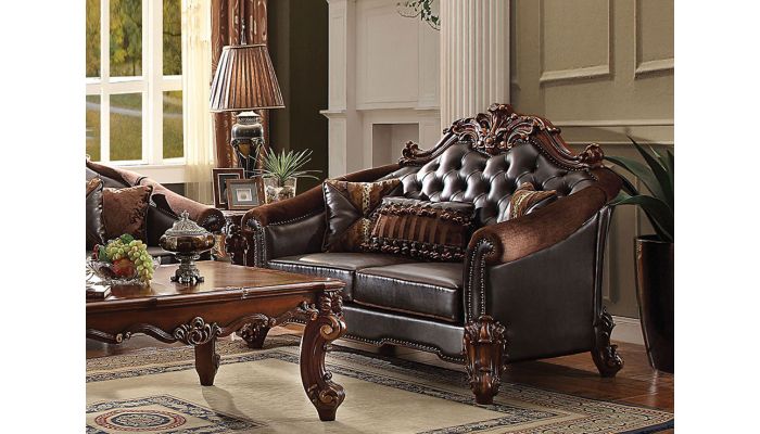 Sally Victorian Style Leather Sofa, Traditional Living Room Furniture In Leather