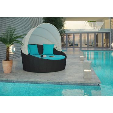 Fiesta Outdoor Pool Area Daybed