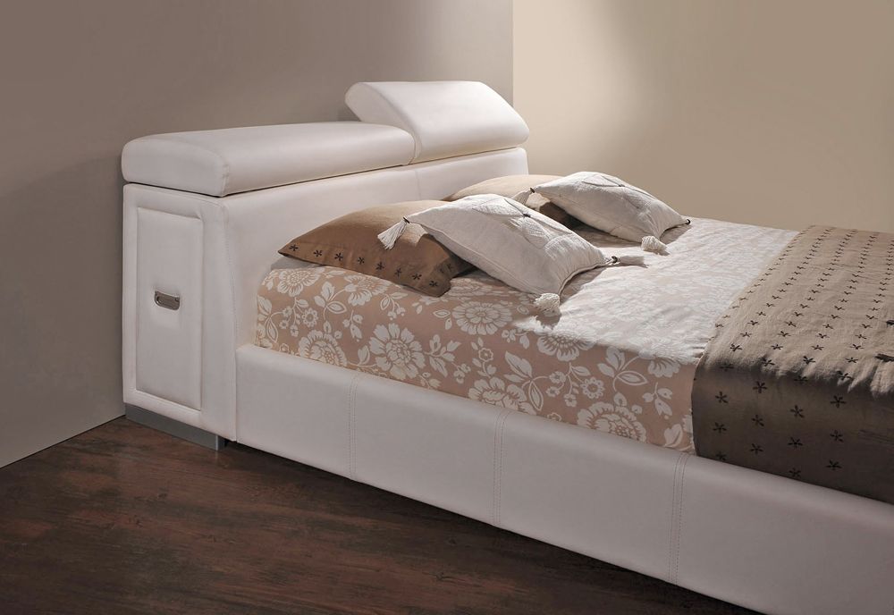 Maxy Leather Bed With Closed Stands