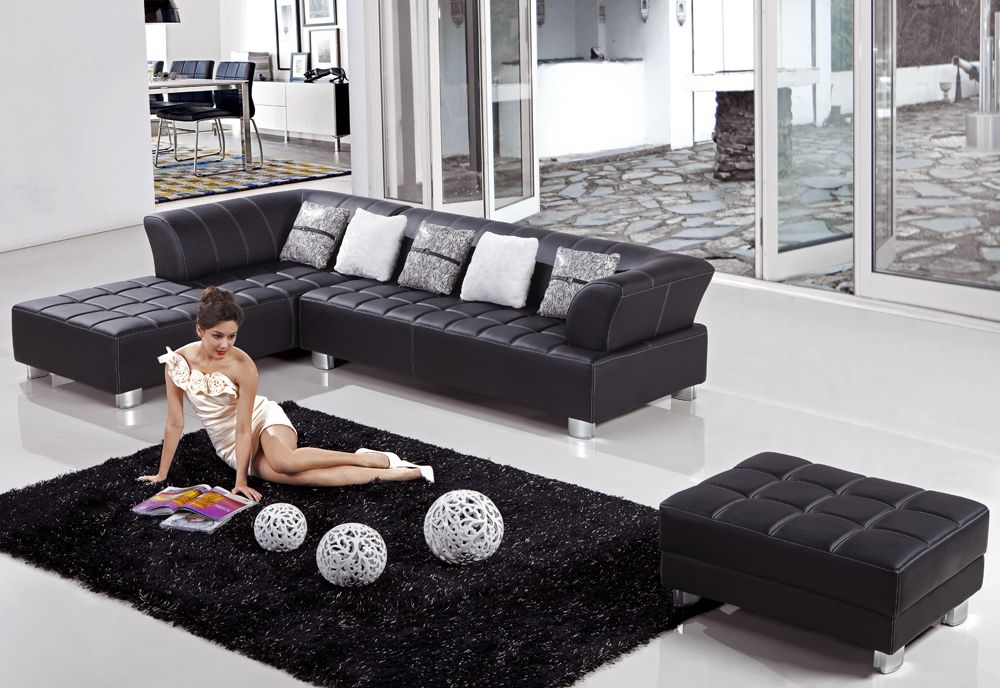 Black Sectional With Sitting Right Side Chaise