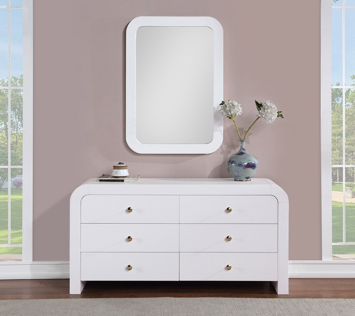 Artisto White Lacquer Dresser With Mirror