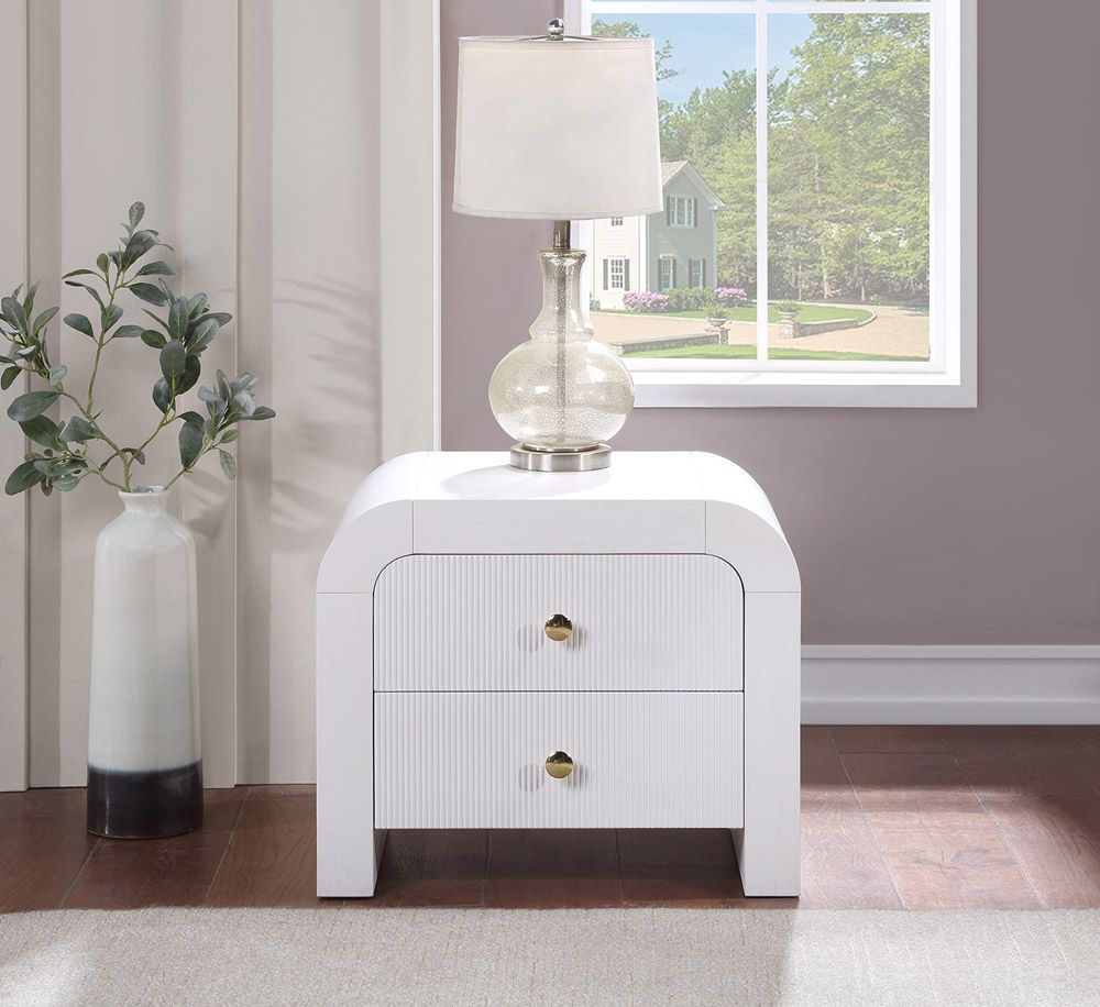 Artisto White Lacquer Night Stand