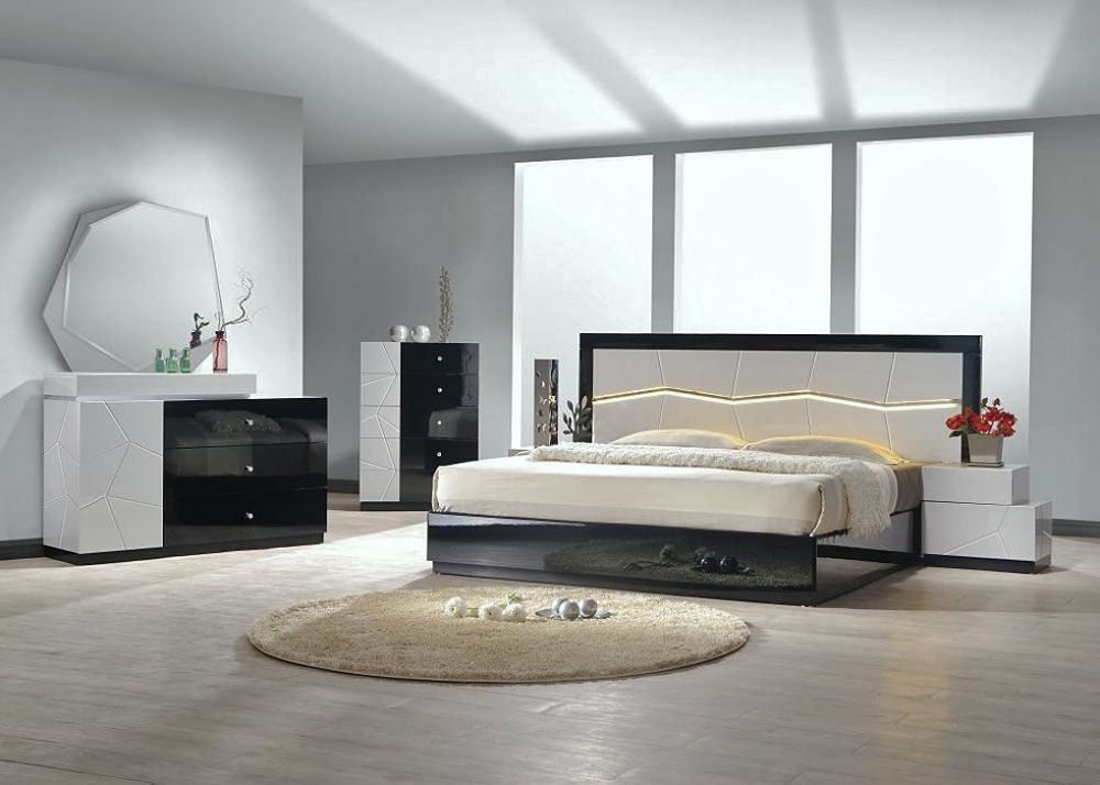 Berlin Lacquer Finish Platform Bed