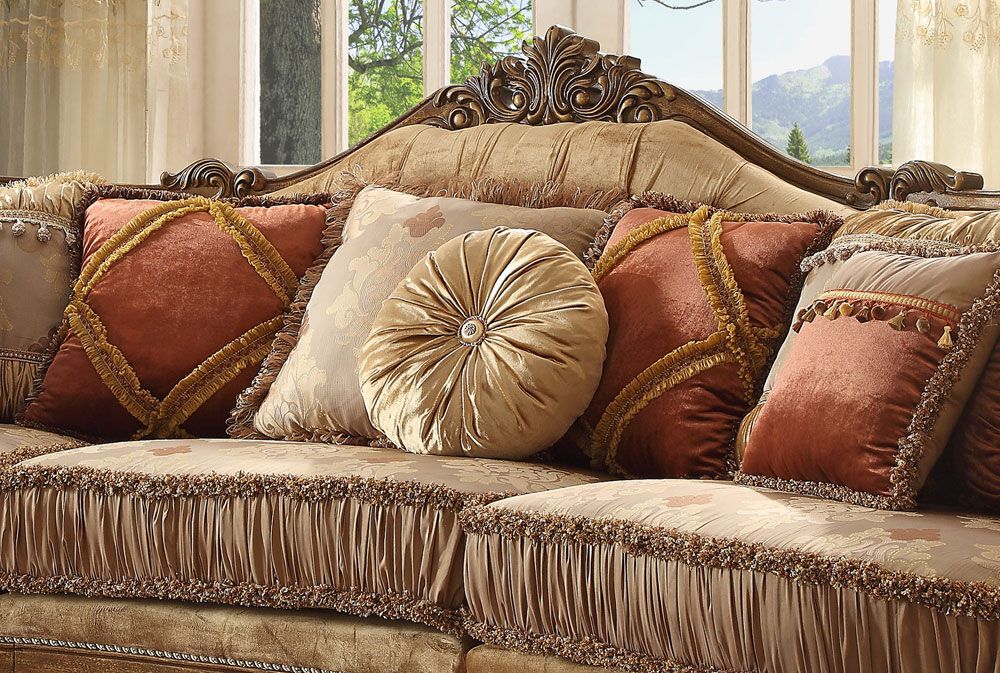 Cipriano Victorian Style Sofa Crown