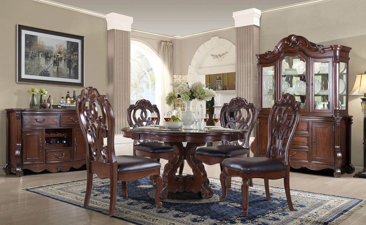 Evelyn Traditional Round Dining Table Set