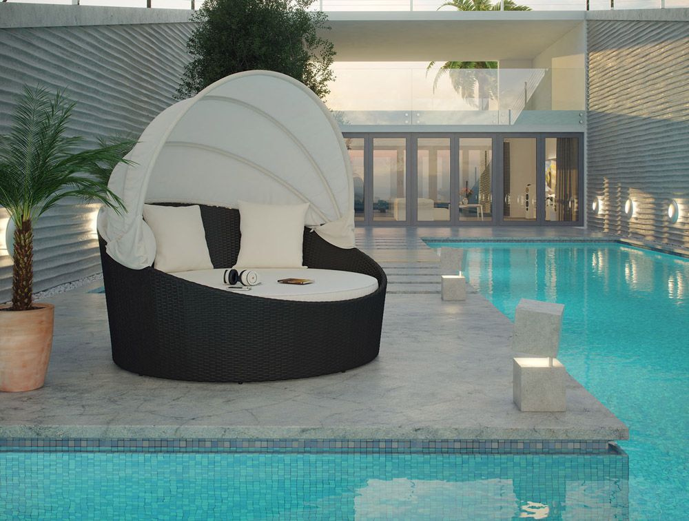 Fiesta White Outdoor Pool Area Daybed