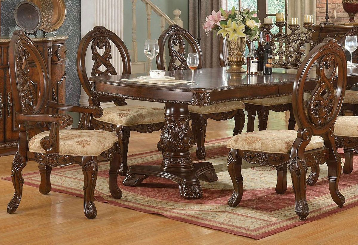 Gordon Traditional Style Dining Table