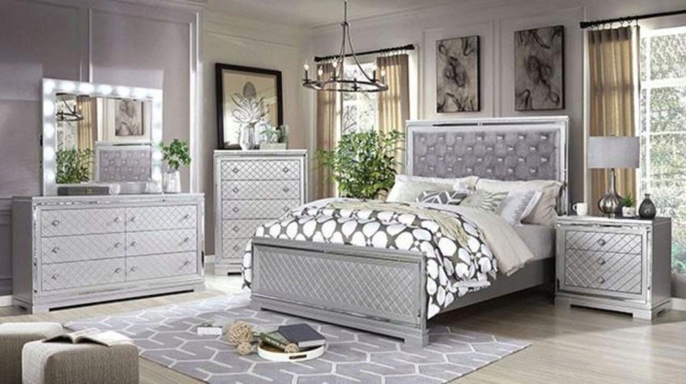 Hillary Silver Finish Mirrored Bedroom Set