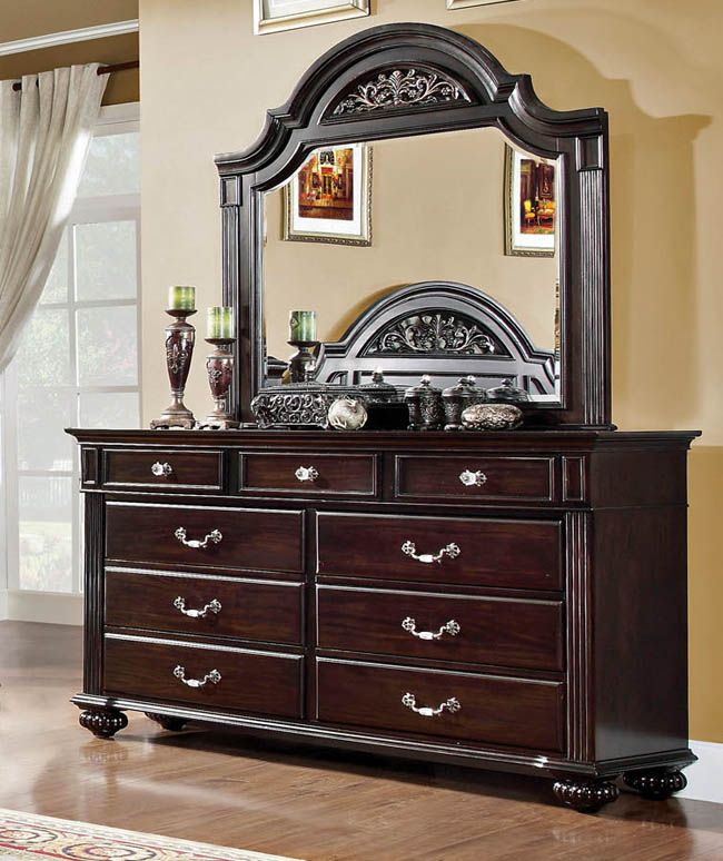 Louisa Classic Dresser With Mirror