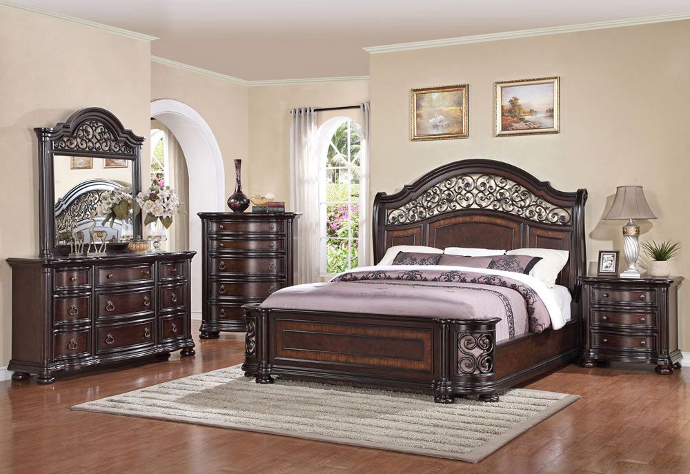 Palla Traditional Style Bed Collection