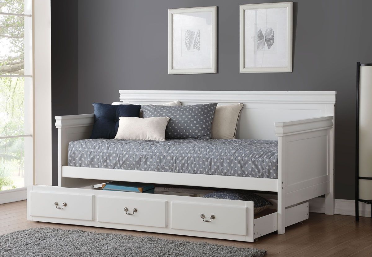 Poster White Finish Classic Daybed
