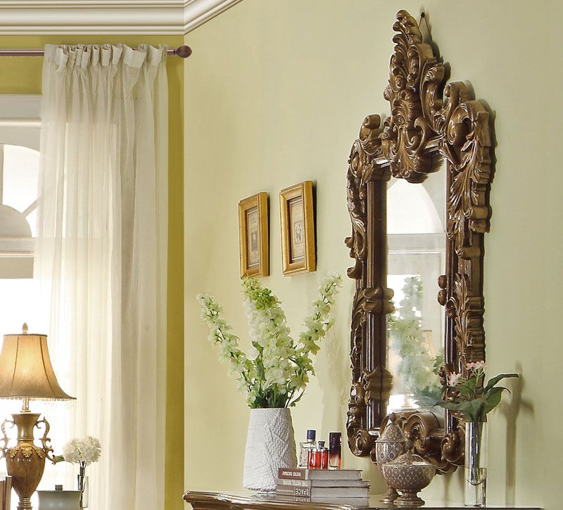 Reventon Traditional Style Wall Mirror
