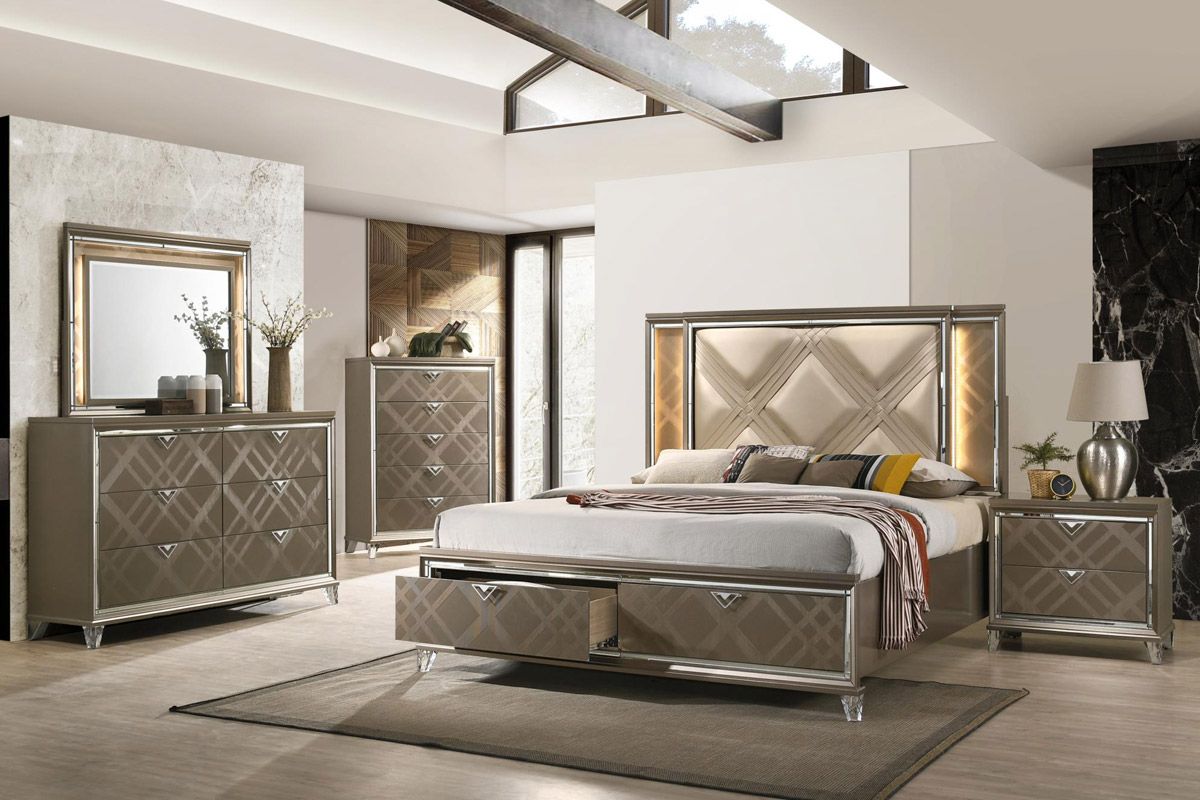 Salvino Bedroom With Mirror Accents