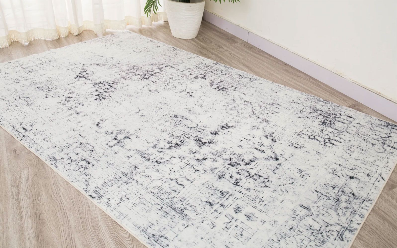 Shah 22 Ivory Modern Area Rug