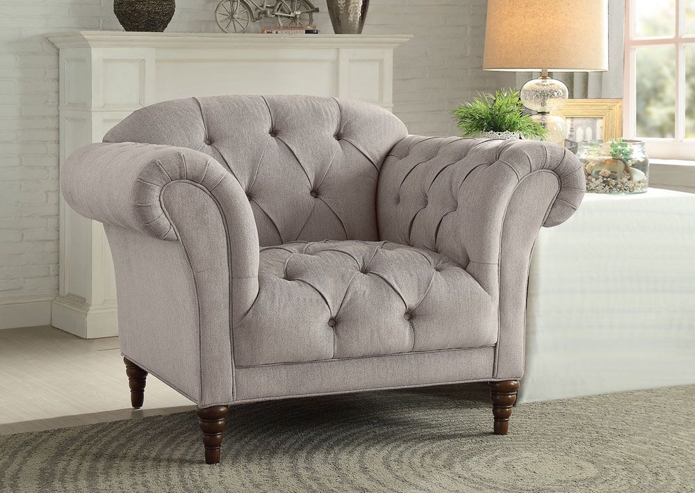 St Claire Traditional Tufted Chair