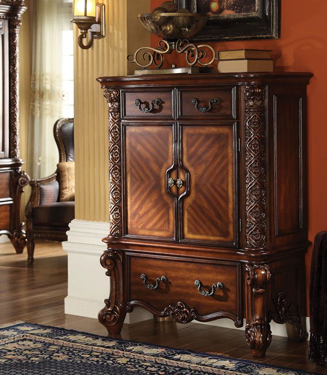 Vendome Traditional Style Chest