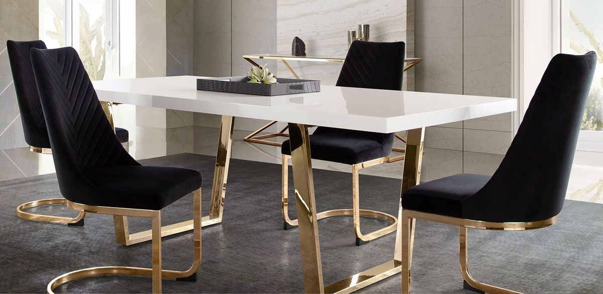 Visalia Dining Table With Black Chairs